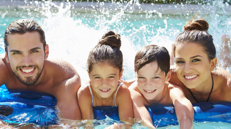 famille piscine